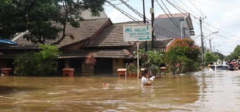 Hujan Mulai Deras? 6 Tips Yang Perlu Kamu Lakukan Saat Rumah Dilanda Banjir