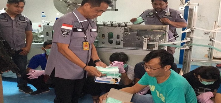 Mencoba Mengambil Keuntungan Tinggi dengan Menimbun Masker, Akhirnya Dua Warga digerebek Polisi