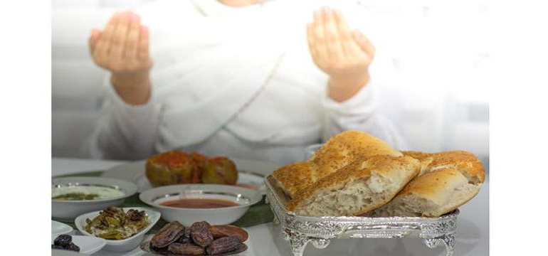 Ini 3 Cara Makan yang Sehat Ketika Berbuka Puasa
