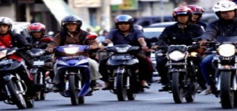 Lampu Motor Menyala di Siang Hari, Bagaimana Sih Aturannya?