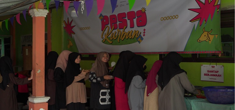 TurunTangan Hadirkan ‘Pesta Kurban’ di Bekasi: Merawat Gotong Royong, Menghadirkan Kebahagiaan Bersama