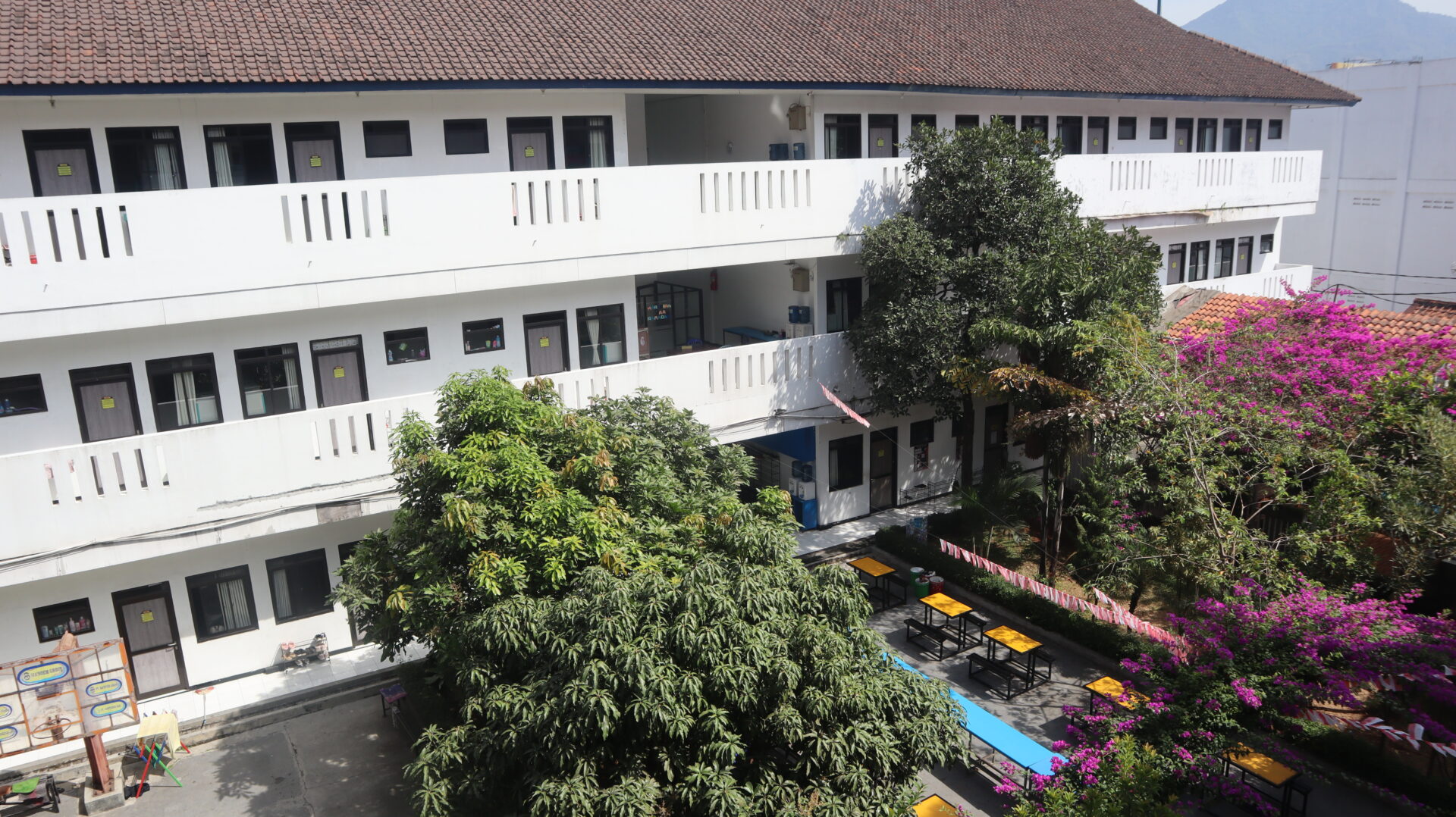 Fasilitas Terlengkap Se-Jawa Barat! Rahasia di Balik Ratusan Trofi Juara yang Disabet Siswa Al Ma’soem